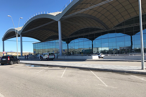 Entrega de vehículo en parking aeropuerto Alicante