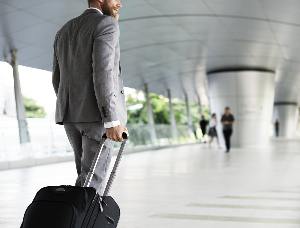 Cómo mantenerse conectado durante un viaje de trabajo